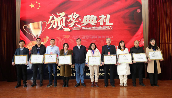 一場會議，兩項殊榮！