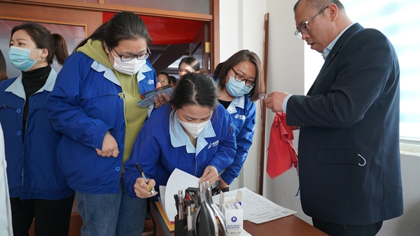 致閃閃發光的女性丨集團舉辦婦女節專場健康講堂、義診活動